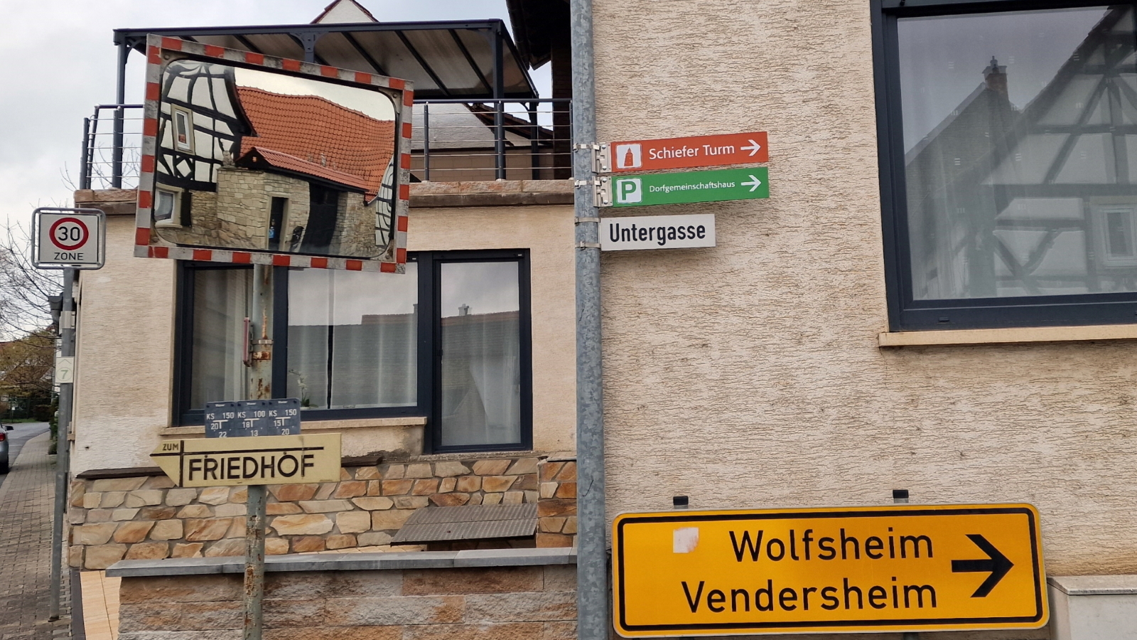 Schild zum Schiefsten Turm der Welt